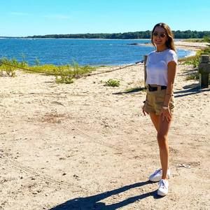 Meet your Posher, Danielle